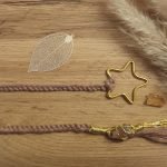 marque-page en macramé et quartz