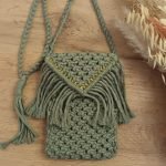 pochette pour téléphone en macramé