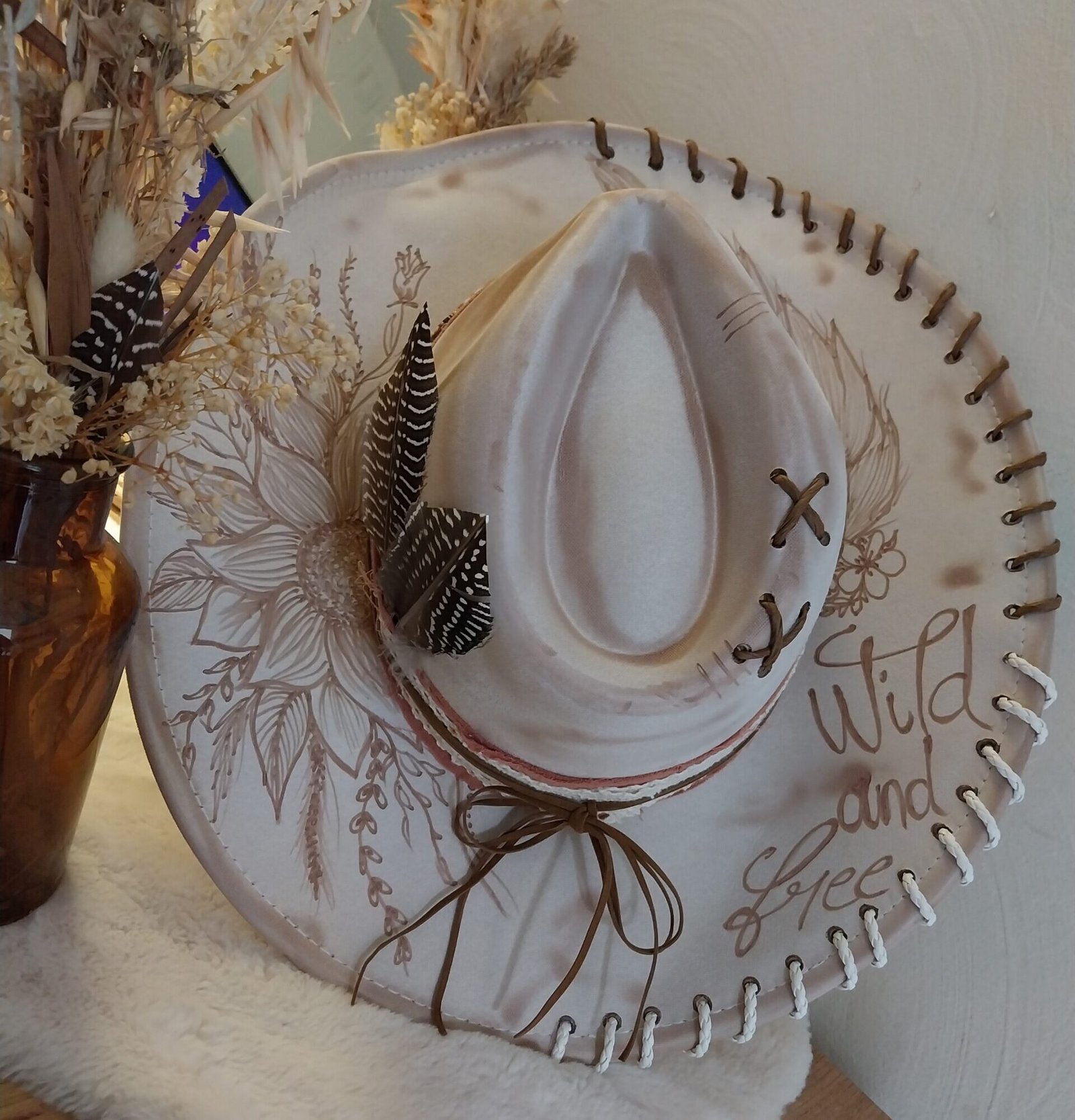 chapeau gravé, customisé